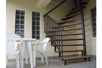 Ukraina Privát Orosijevo, Eksterjeras